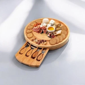 Runde Bambus Käseplatte mit Besteck-Set - Perfekt für Käse, Wurst und Snacks - Bild 1 von 5