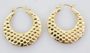 Orecchini a cerchio Huggie testurizzati in oro giallo 14 kt - Foto 1 di 4