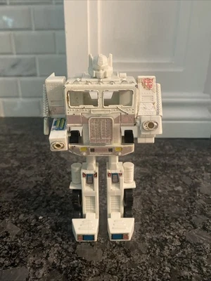 Transformers G1 Ultra Magnus Action Figure 1986 Incomplete White Truck No Hands - Image 1 of 4