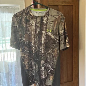 Mens Under Armour Heat Gear Scent Control Loose Fit Short Sleeve Camo Shirt Sz M - Picture 1 of 6