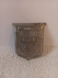 Vintage Smokey The Bear Junior Forest Ranger Badge. - Imagen 1 de 3