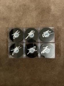 Lote de 6 discos autografiados Logan Cooley Utah Mammoth CON ESTUCHES - Imagen 1 de 2