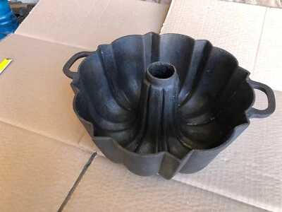 Forma Tortiera  In  GHISA Guglhupf  per pane e Torta origine Germania  - Immagine 1 di 4