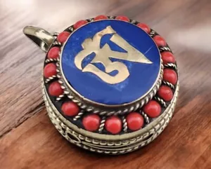 Colgante Om Tibetano De Colección, Lapislázuli y Coral, Joyería Étnica Boho Amuleto - Imagen 1 de 4