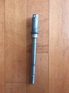 1990 Honda XR250R OEM Front Axle Same  Day Shipping - Bild 1 von 1