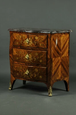 Commode d'Entre-deux époque Louis XV - Photo 1/4