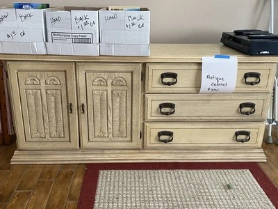 Antiguo gabinete 70 pulgadas X 18 pulgadas X 30 pulgadas Foto 1 de 4