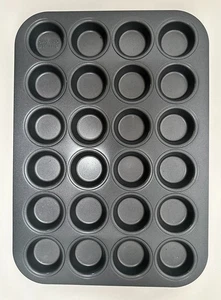 Mini sartén antiadherente profesional metálica Chicago de 24 tazas, 15,75 pulgadas por 11 - Imagen 1 de 5