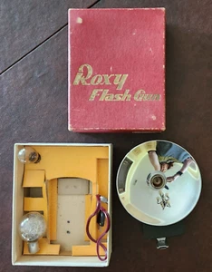 Vintage 1940's ROXY FLASH-GUN RARE ORIGINAL BOX JAPAN Untested for parts display - Picture 1 of 13