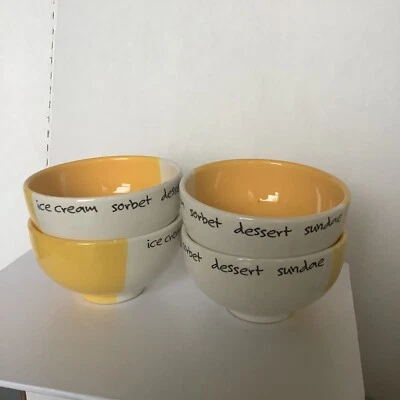 Cuencos de helado de postre amarillo blanco hecho en italia Foto 1 de 4