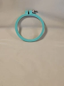 Vintage 4 Inch Round Embroidery Hoop Cross Stitch Screw Tension Mint Green - Picture 1 of 5