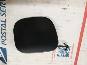 TO1029101 FRONT PASSENGER SIDE TOW HOOK COVER FITS 2009-2012 TOYOTA RAV4 - Bild 1 von 6