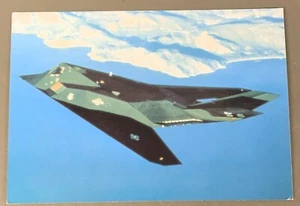 # K1182 AIRPLANE POSTCARD, F-117 STEALTH FIGHTER - Picture 1 of 2