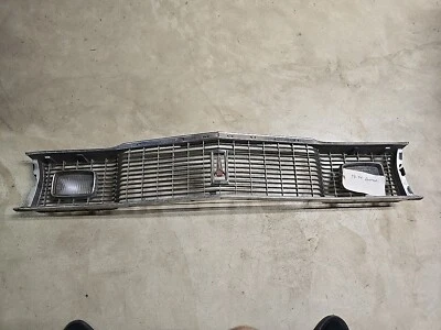1973-1976 Plymouth Duster Grille Valiant Scamp Grill 1974 1975 **pestaña rota** Foto 1 de 4