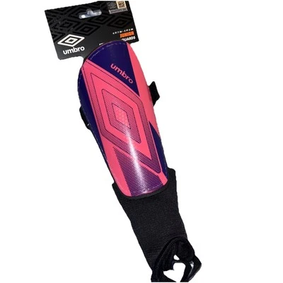 Espinilleras de fútbol Umbro Junior estribo 4' 7"- 5' 3" nuevas en paquete fútbol Foto 1 de 4