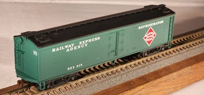 HO Walthers RTR Railway Express Agency vagón refrigerador con pedestal atornillado tru Foto 1 de 4