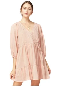 Mini Vestido Entro Swiss Dot Cuello en V Manga 3/4 Niveles en Rosa Rubor - Imagen 1 de 7