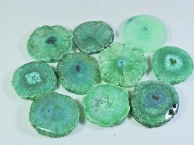 424Cts. Lote de 10 piezas de piedras preciosas sueltas cabujón con forma de mezcla de ágata druzy solar teñida Foto 1 de 4