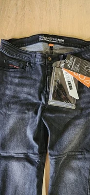 Jeans Icon Uparmor Covec 34 negros 2821-1478 Foto 1 de 4