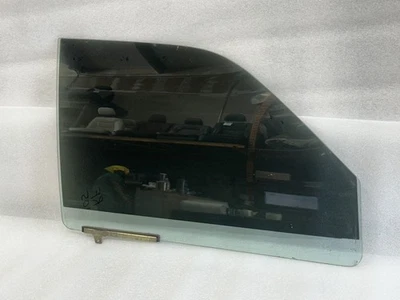 1999 MITSUBISHI MONTERO SPORT ПРАВАЯ ПАССАЖИРСКАЯ СТОРОНА ПЕРЕДНЯЯ ДВЕРЬ СТЕКЛО ОКНА - Изображение 1 из 4