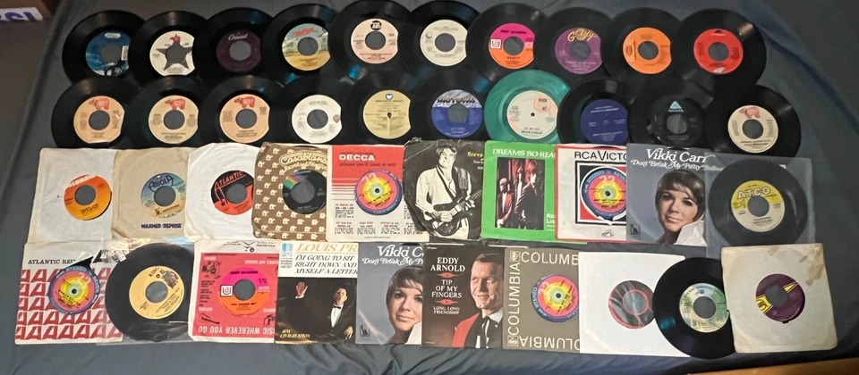 Lot of 40 7" 45 RPM Single Vinyl 50s 60s 70s 80s Newton John Bee Gees Quiet Riot - Image 1 of 4