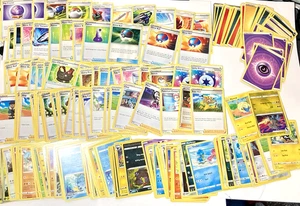 Lote de 290 cartas de Pokémon conjuntos mixtos entrenadores energía y Pokémon colección a granel TCG - Imagen 1 de 17