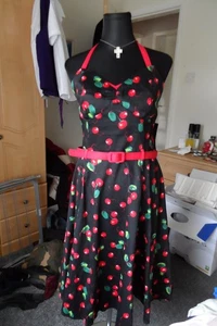 Vintage-Stil Swing Neckholder Kleid Gr. 14 schwarz/Kirschmuster neu mit Etikett - Bild 1 von 11