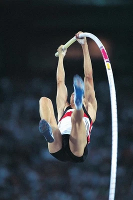 Póster fotográfico de concurso Man in a Pole Vault 16x24 Foto 1 de 3