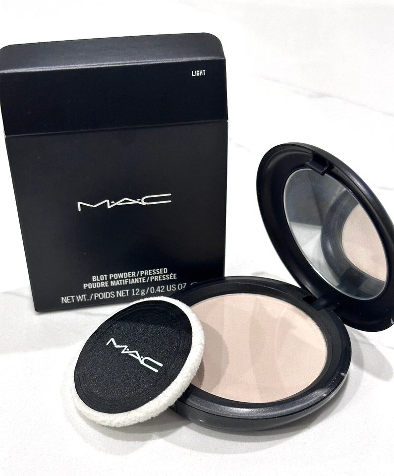 MAC Blot Powder/Pressed LIGHT - Image 1 of 1