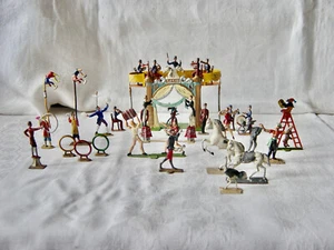 Wollner Wien 3,5 - 4 cm große Halbplastische Zirkus Figurengruppe - Bild 1 von 14