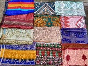 Menge 25 Vintage indische Saree Seidenmischung Stoff mehrfarbig Sari Handwerk gebraucht - Bild 1 von 3