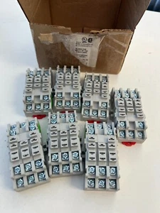 Lot of 7 Magnecraft 70-463-1 Relay Sockets-300V/15AMP NEW - Picture 1 of 3