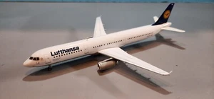 STARJETS 200 (DJDLH004) LUFTHANSA A321-100 1:200 SCALE MODEL W/GEAR & STAND - Picture 1 of 3