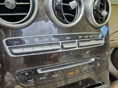 Mercedes Benz GLC300 2016-2019 control de temperatura: doble zona  Foto 1 de 4