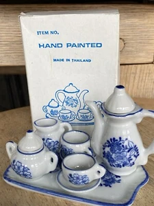 Juego de té de porcelana floral miniatura vintage azul y blanco 10 piezas, escala 1:6 - Imagen 1 de 8