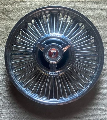 Ford Fairlane 1963-1965, Galaxie 14" radios de cable tapacubos giratorios de 3 barras Foto 1 de 2