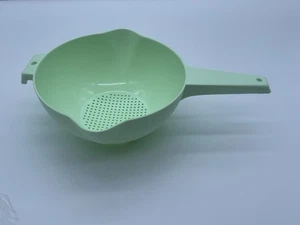 TUPPERWARE Large Colander 2 qt Quart Strainer Colander MINT-GREEN HOLE NEW - Picture 1 of 11