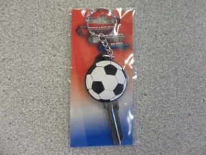 FUSSBALL KUGEL PVC KOPF KWIKSET KW1 HAUS SCHLÜSSELROHLING - Bild 1 von 2