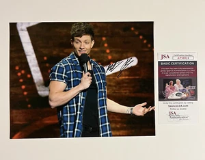 FOTO FIRMADA POR COMEDIANTE MATT RIFE 8X10 GIRA PROBLEMÁTICA JSA CERTIFICADO DE AUTENTICIDAD - Imagen 1 de 3