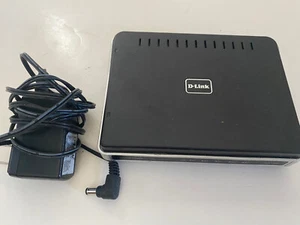 D-Link DES-1105 Internet 5 Port 10/100 Ethernet RJ45 Desktop Switch + Power Cord - Picture 1 of 4