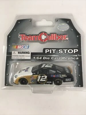 1/64 2006 Ryan Newman Team Caliber Mobil 1 dorado Foto 1 de 2