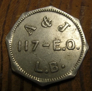 #83 - LONG BEACH CAL. Maverick Händler Medaille - Achteck Aluminium - Bild 1 von 4