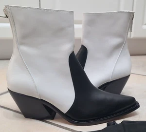 Givenchy Boots Black & White Leather Size 37 Pointed Toe Booties NEW shoes - Picture 1 of 17