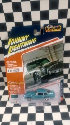 Johnny Lightning Classic Gold 2023 1:64 Caribbean Pearl 1966 Aston Martin DB5 Foto 1 de 4