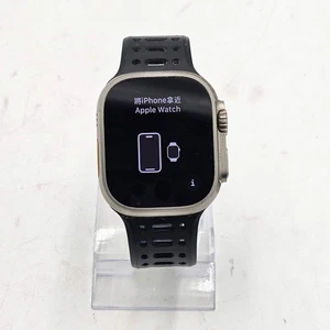 Cinturino sportivo sbloccato Apple Watch Ultra 49 mm titanio naturale nero MQET3LL/A - Foto 1 di 4