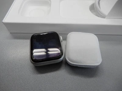 Apple Watch Series 6 Aluminum 40mm (GPS Only, No Cellular) SILVER WITH BOX CORD - Image 1 of 4