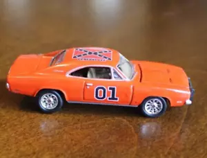 JOHNNY LIGHTNING DUKES OF HAZZARD 1969 CARICABATTERIE DODGE GENERAL LEE 1/64 - Foto 1 di 4