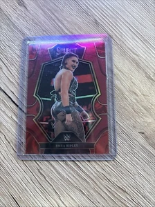 2023 Panini Select WWE Premier Level Maroon Prizm 44/149 Rhea Ripley #111 Mami - Bild 1 von 2