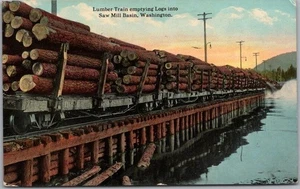 Postal del estado de Washington 1914 "Tren de madera vaciando troncos en la cuenca del aserradero" - Imagen 1 de 2
