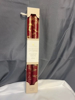 Pack de 2 velas cónicas Northern Lights Premium rojas con oro 12" ¡NUEVO EN PAQUETE! Foto 1 de 4